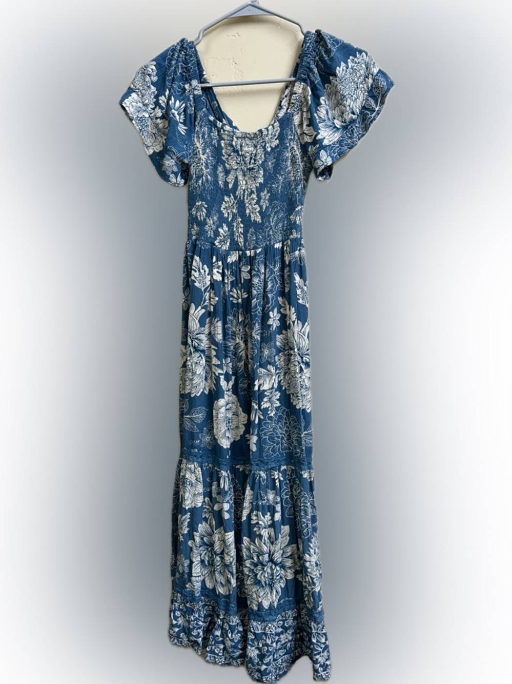 🔥5/$30🔥 Angie Blue and White Floral Maxi Dress | Size Small - Picture 3 of 11